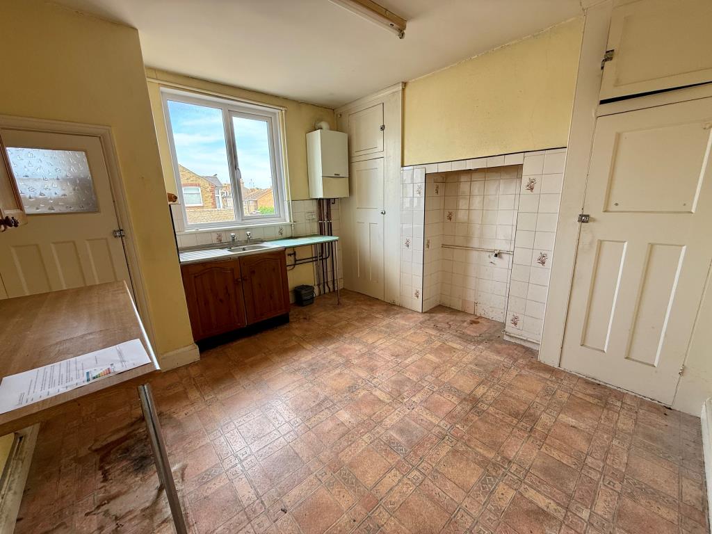 Lot: 95 - DETACHED FREEHOLD BUILDING - Kitchen